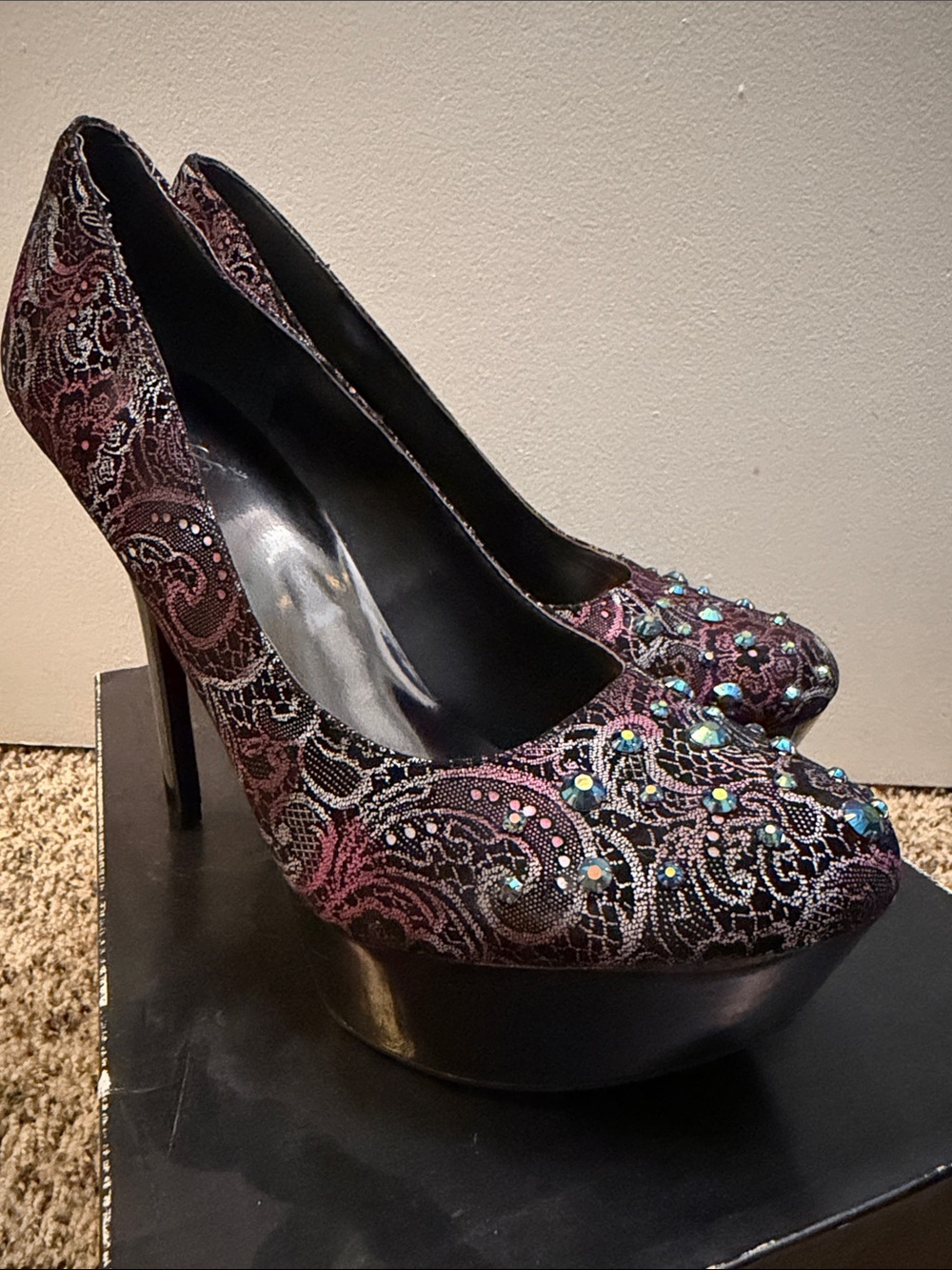 NIB Carlos Santana Embellished Paisley Platform Pumps in Purple Size 9.5M